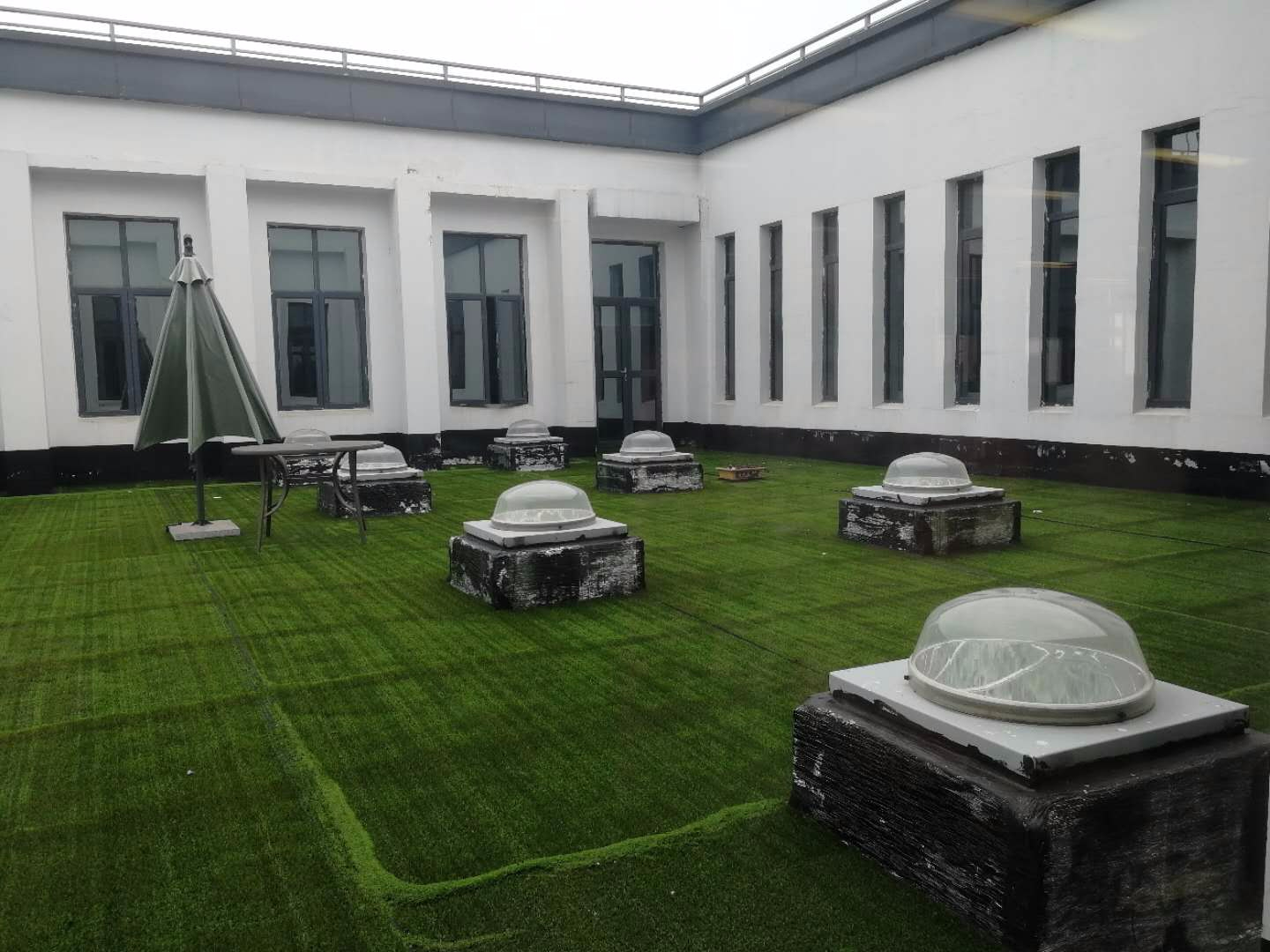 索樂(lè)圖導(dǎo)光管陰天的照度竟然比LED照明還要好