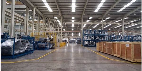 索樂圖光導照明系統打造綠色的生態生產車間